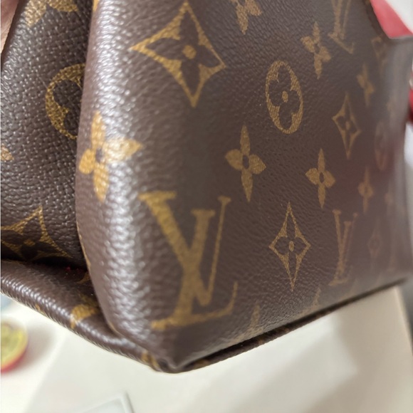 Louis Vuitton Monogram Epi Saint Michel crossbody bag - Picture 8 of 12